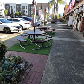 Gaslight Square - Sitting table - Shopping Centers Near Me - Fremont, California