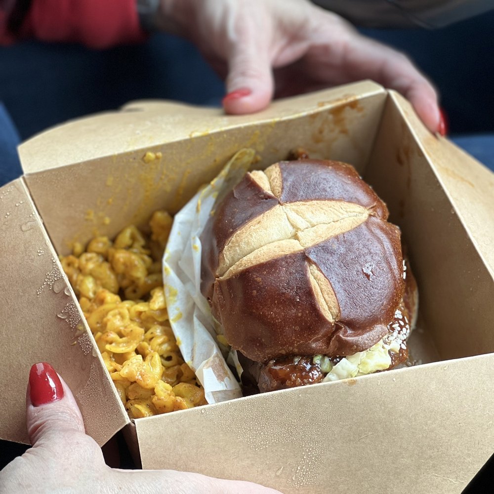 Justveggiez - Barbecue plant based sandwich with macaroni and cheese - Pop-Up Restaurants Near Me - Madison, Wisconsin