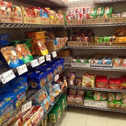 Win Li Supermarket - Pao mein galore!