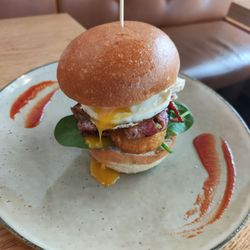 Lazy Cat Cafe - Brekkie burger