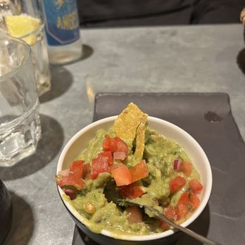 Siempre - Guacamole with corn cake - Cafes Near Me - Paris, 75 Siempre - Guacamole with corn cake - Cafes Near Me - Paris, 75