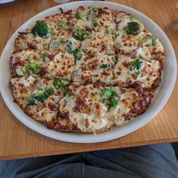 Lansky's - Chicken Alfredo pizza