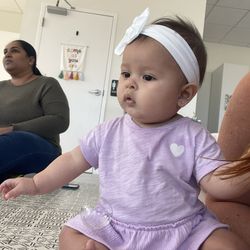 Kidnection - Happy baby looking at bubbles