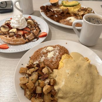 Talavera Azul - Omelette poblano, waffle and Talavera breakfast combination - Mexican Near Me - Chula Vista, California Talavera Azul - Omelette poblano, waffle and Talavera breakfast combination - Mexican Near Me - Chula Vista, California