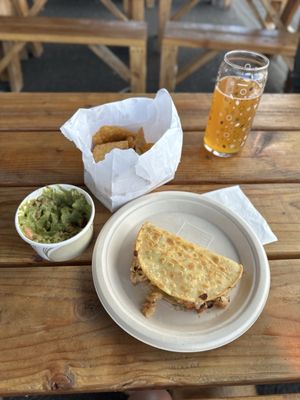 El Viejón Taquería y Mariscos food truck by null