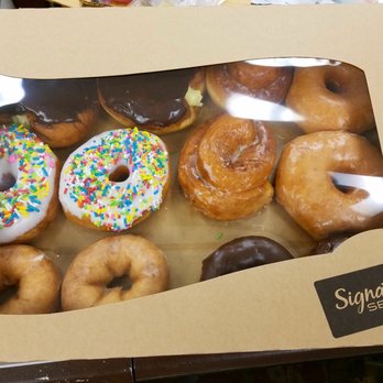 Safeway - I saw my Yelp buddy - Roz M.'s check-in..........and this got me thinking....... Bought my 12 donuts for the guys in the office......... - Grocery Near Me - Honolulu, Hawaii