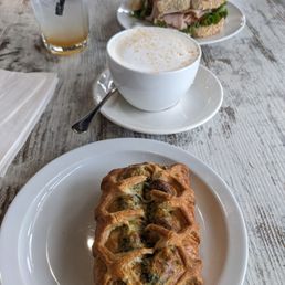Delicious black honey kinako (roasted soy drink) and spinach pastry. Delicious black honey kinako (roasted soy drink) and spinach pastry.