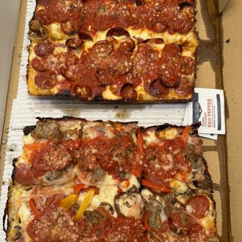 Quarantino's - Top: MC5 Bottom: Quarantino Deluxe - Pizza Near Me - Grand Rapids, Michigan Quarantino's - Top: MC5 Bottom: Quarantino Deluxe - Pizza Near Me - Grand Rapids, Michigan