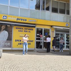Minipreço - Store closed 2 pm due to power outage ~