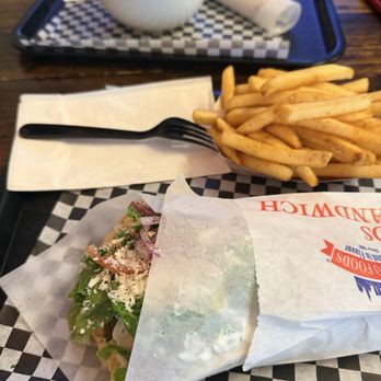 Al Bacha - 17. Gyro Lamb and Beef Combo - Salad Near Me - Tacoma, Washington
