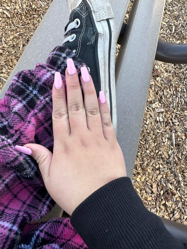 Town Nails Logo