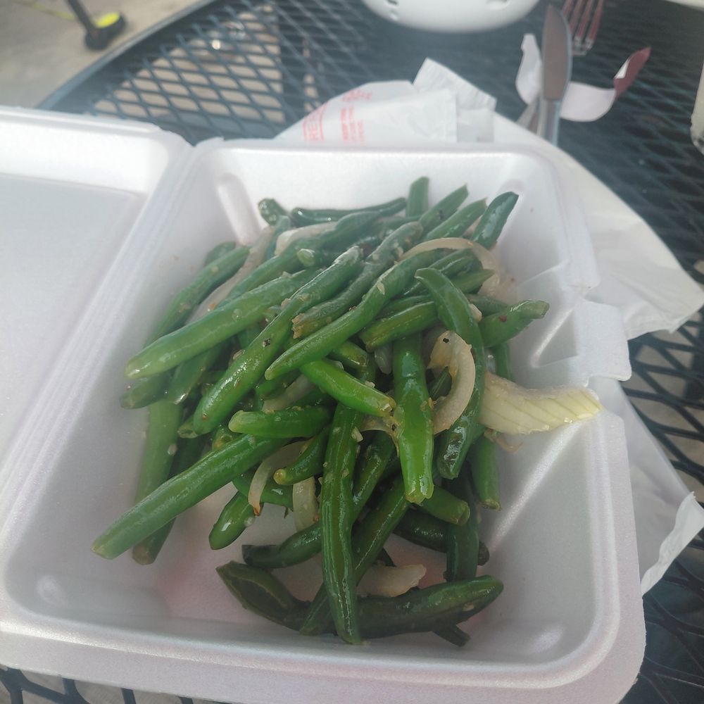 Raw green beans. I loved the service and the seafood. Raw green beans. I loved the service and the seafood.