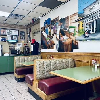Swett's Restaurant - Booth and table seating - Soul Food Near Me - Nashville, Tennessee Swett's Restaurant - Booth and table seating - Soul Food Near Me - Nashville, Tennessee