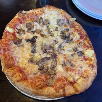 Mellow Mushroom Greenville - Mushroom and pineapple pizza - Pizza Near Me - Greenville, South Carolina Mellow Mushroom Greenville - Mushroom and pineapple pizza - Pizza Near Me - Greenville, South Carolina