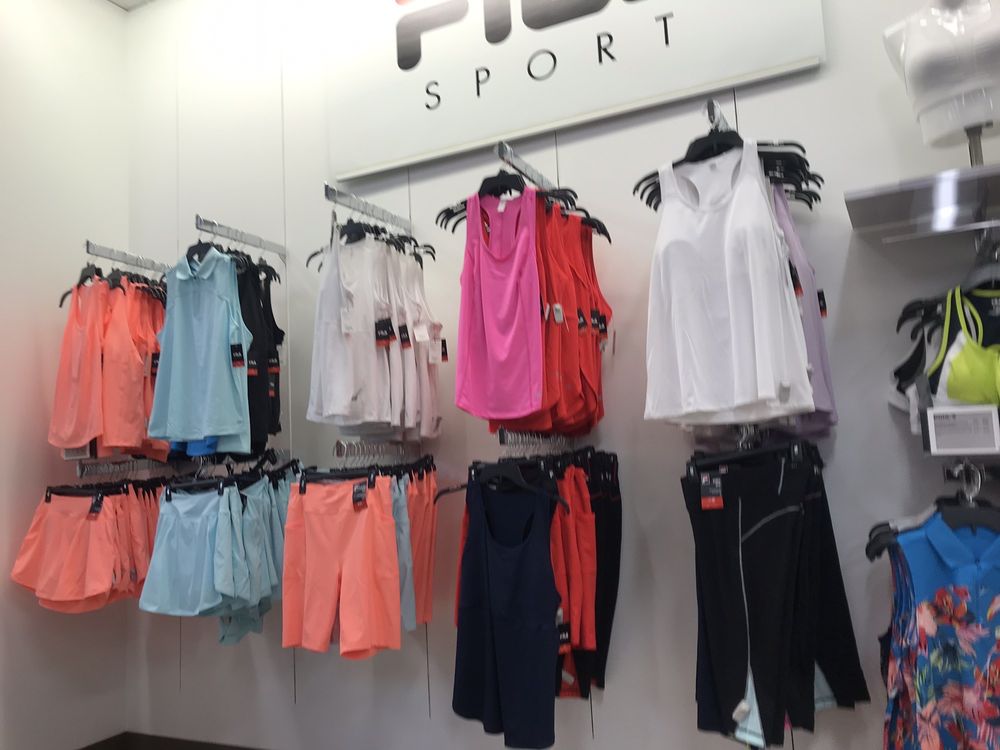 KOHL’S Updated September 2024 2595 NW Arterial, Dubuque, Iowa Men