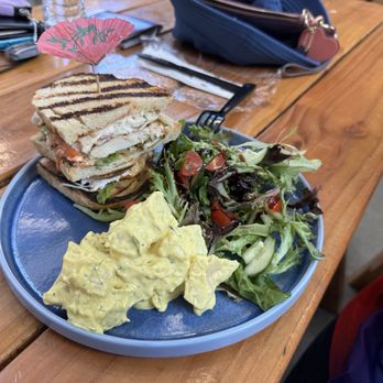 Bol de Mélange - Sandwich with potato salad and a green salad (I don't remember the sandwich) - Salad Near Me - Reno, Nevada
