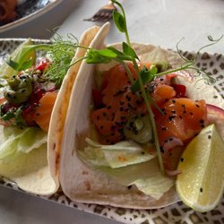 Résvés Restaurante - Salmon tacos