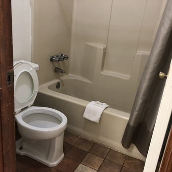 Ozark Inn & suites - Clean toilets - Hotels Near Me - Ozark, Arkansas