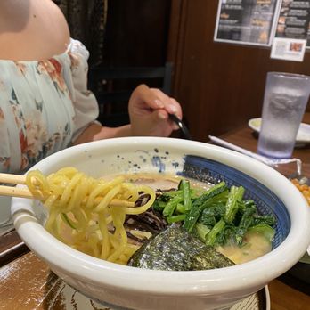 Wagaya - Shiro Ramen with thick noodles - Ramen Near Me - Honolulu, Hawaii