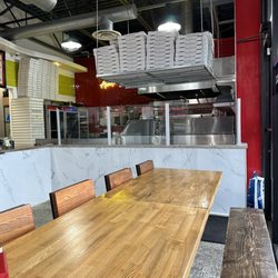 Ninos Bistro Express - Tables.