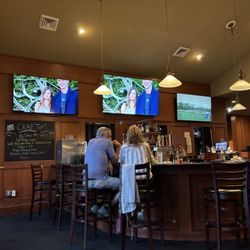 Bunkers Sports Bar - Several screens at the bar area