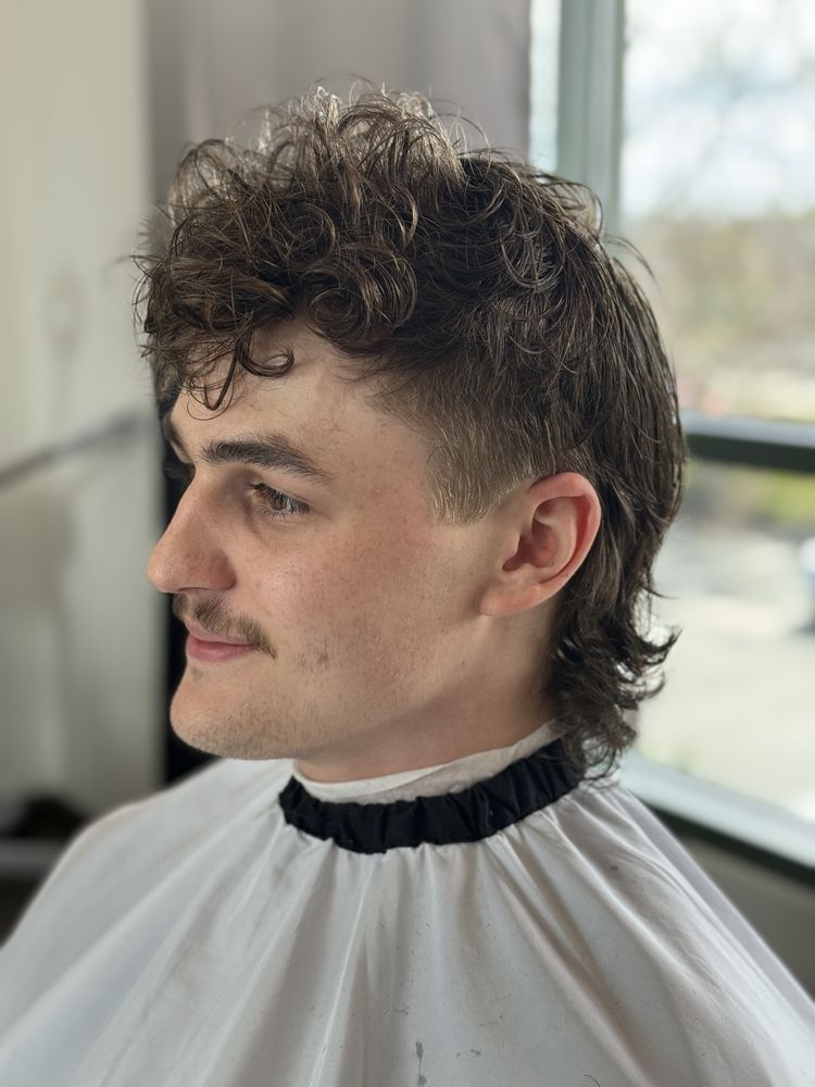 Staggering Hair & Skin Logo