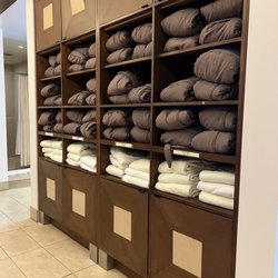 Glade Spring Spa - Locker room with all the amenities
