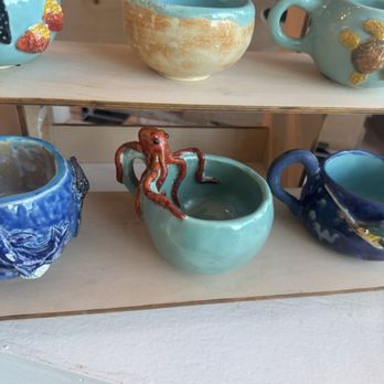 Mingo makes it pottery studio - Some stuff already made in the studio - Art Classes Near Me - Fort Lauderdale, Florida Mingo makes it pottery studio - Some stuff already made in the studio - Art Classes Near Me - Fort Lauderdale, Florida