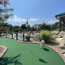 Mountain Run Mini Golf