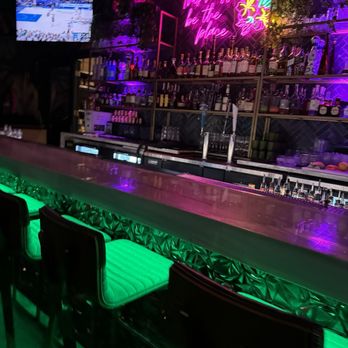 Straits - Honolulu - Bar Lounge - Asian Fusion Near Me - Honolulu, Hawaii