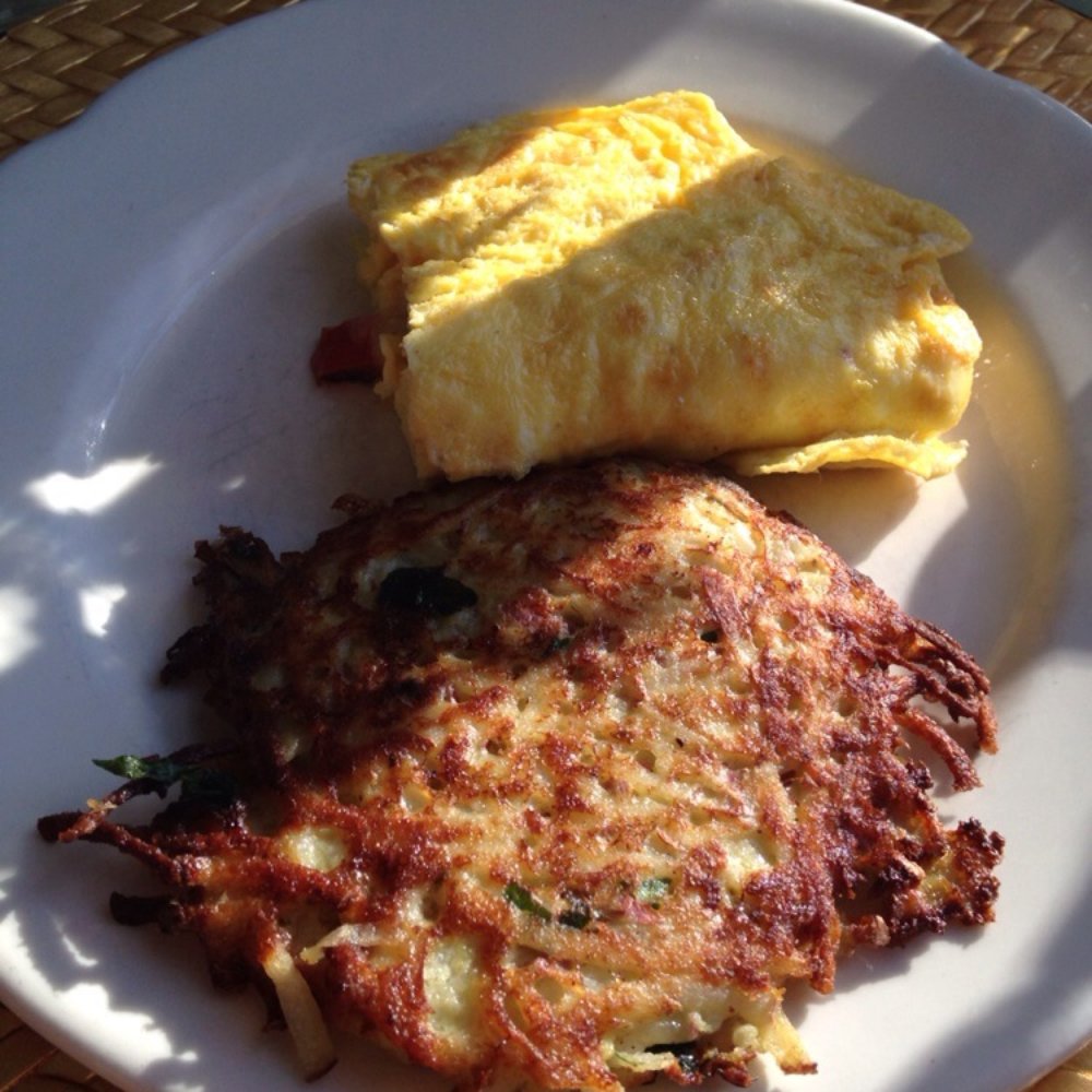 Buttonwood Inn - Roasted red pepper & cheese frittata with a veggie/cumin potato pancake - Bed & Breakfast Near Me - North Conway, New Hampshire Buttonwood Inn - Roasted red pepper & cheese frittata with a veggie/cumin potato pancake - Bed & Breakfast Near Me - North Conway, New Hampshire