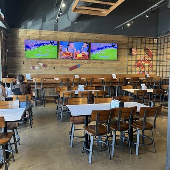 The Kickin’ Crab - Seating area - Seafood Near Me - Grand Prairie, Texas