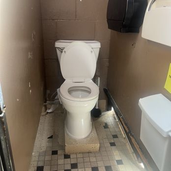 Camp Lakeview - Lifted toilet - RV Parks Near Me - Graham, Washington Camp Lakeview - Lifted toilet - RV Parks Near Me - Graham, Washington