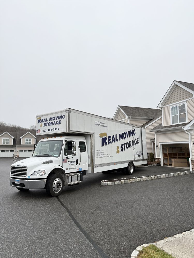 REAL MOVING LLC