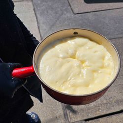Buvette Bains des Pâquis - Käsefondue 27 CHF