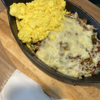 Brunch Factory - FIESTA SKILLET W/PLANT BASED CHORIZO - Breakfast & Brunch Near Me - Riverwoods, Illinois