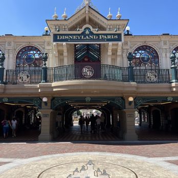 Disneyland Paris - Train station inside the park - Amusement Parks Near Me Disneyland Paris - Train station inside the park - Amusement Parks Near Me
