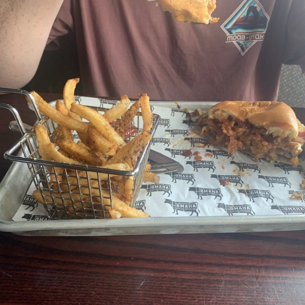 Omaha Tap House - Downtown - Hickory Burger - Bars Near Me - Omaha, Nebraska