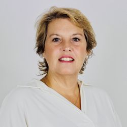 Deborah J Stewart -Coldwell Banker Realty Winter Haven