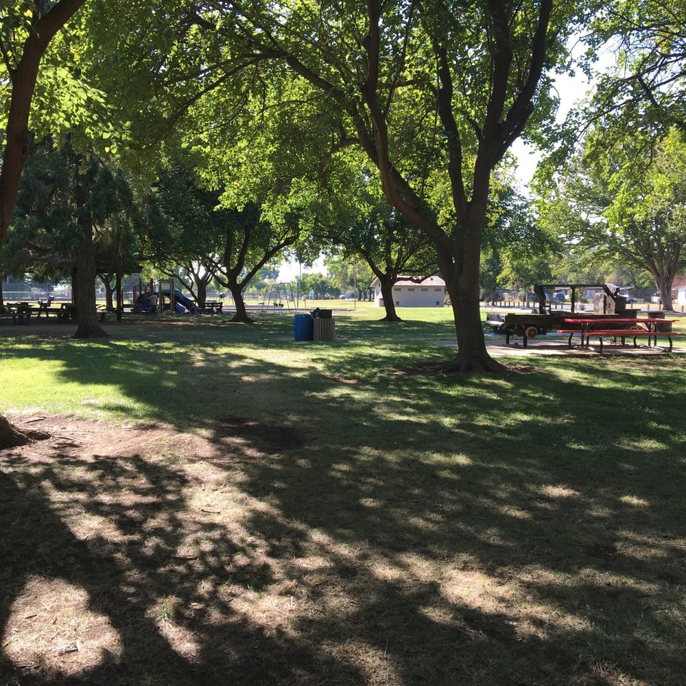 Jensen Park - Lots of shade provided by mature trees - Parks Near Me - Willows, California