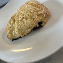 692 Coffee And Bar - Blueberry Peach Scone