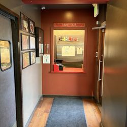 Little Star Pizza - Take-out counter