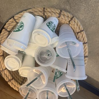 Starbucks - Coffee & Tea Near Me - Miami Beach, Florida