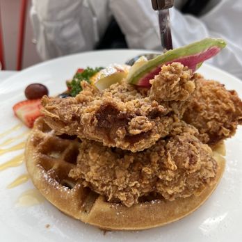 Lapisara Eatery - Chicken Waffle - Breakfast & Brunch Near Me - San Francisco, California