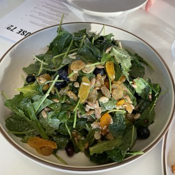 Warehouse 72 - Baby kale spring salad - American Near Me - Irvine, California