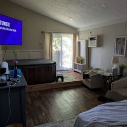 Buccia Vineyards Winery and B&B - Spacious room with a hot tub and blackout patio deck.