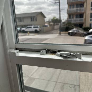 Pacific View Inn - Broken lock on window - Hotels Near Me - San Diego, California Pacific View Inn - Broken lock on window - Hotels Near Me - San Diego, California