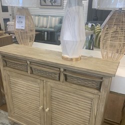 Haven's Furniture - Summerville - Lamps and wooden stand with basket accents