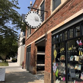 Three Avenues Bookshop - Exterior - Bookstores Near Me - Chicago, Illinois Three Avenues Bookshop - Exterior - Bookstores Near Me - Chicago, Illinois