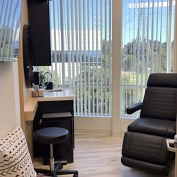 Taylor Pollei, MD - Facial Plastic Surgeon - Patient Room